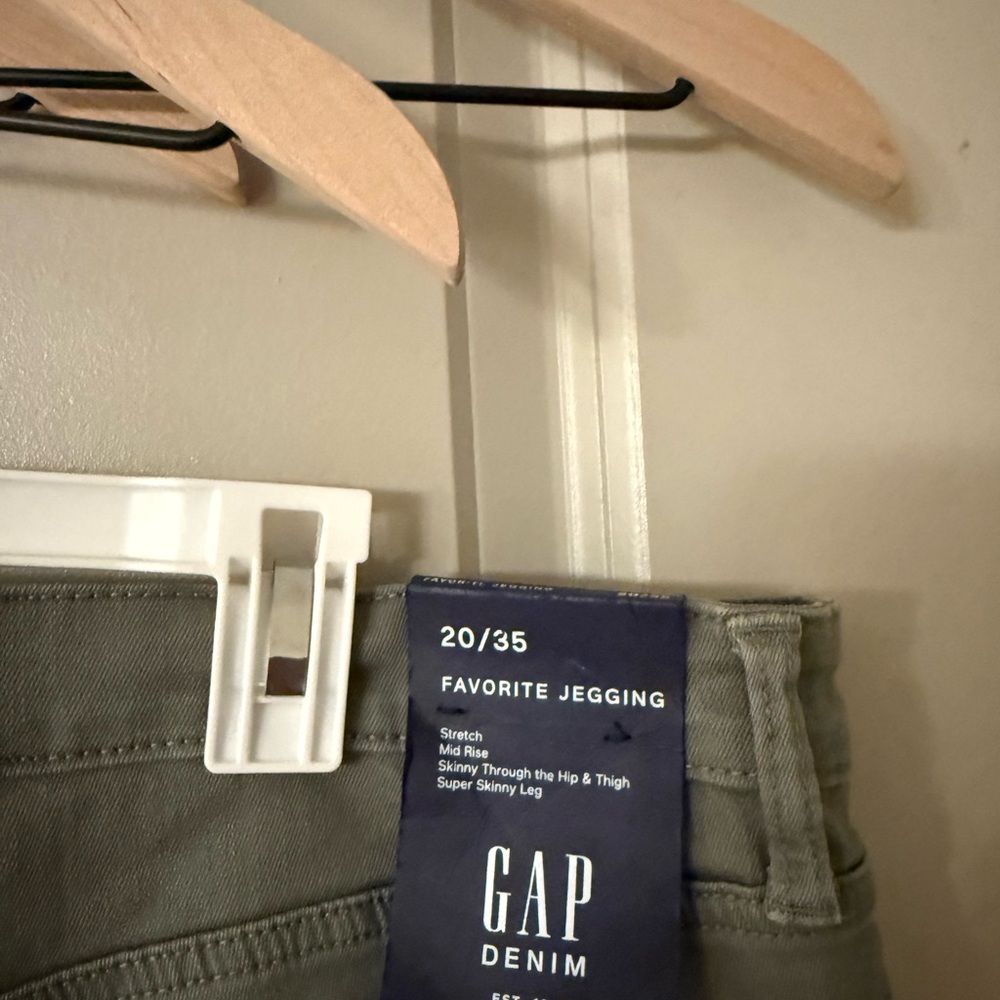 GAP Denim Favorite Jegging in Olive